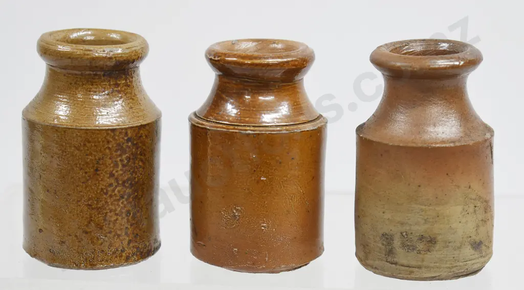 STONEWARE MINIATURE BLACKENING POTS, INKWELL Image 1++