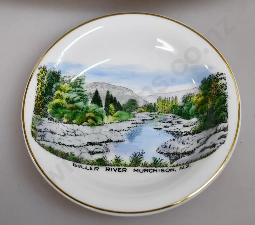 SOUVENIR WARE CHINA, BULLER RIVER MURCHISON & PUNAKAIKI ROCKS. Image 1++
