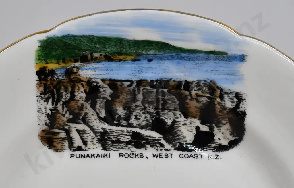 SOUVENIR WARE CHINA, BULLER RIVER MURCHISON & PUNAKAIKI ROCKS. Image 1++
