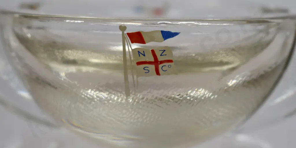 NEW ZEAAND SHIPPING CO GLASS ASHTRAY Image 1++