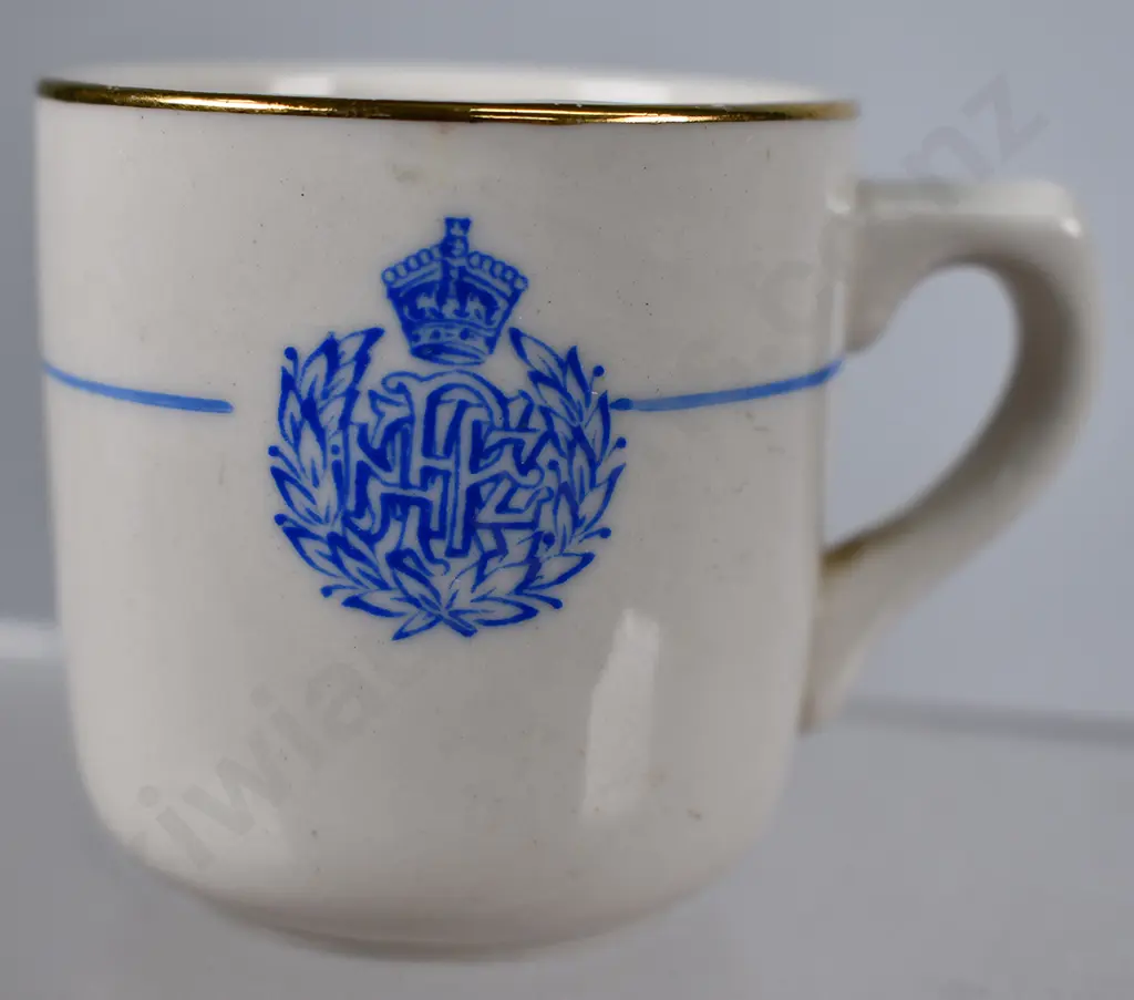 CROWN LYNN ROYAL NEW ZEALAND AIR FORCE CUP & SAUCER Image 1++