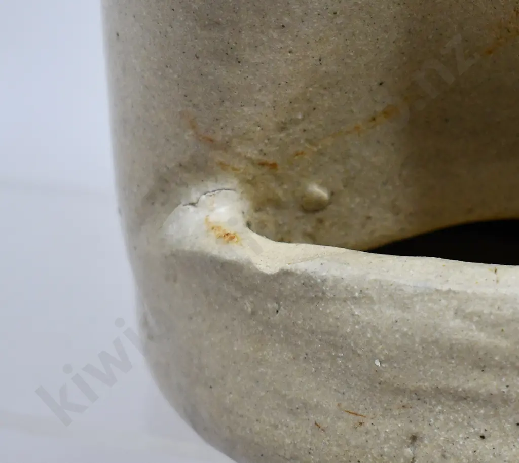 TIMARU POTTERY BIRD FEEDERS Image 1++
