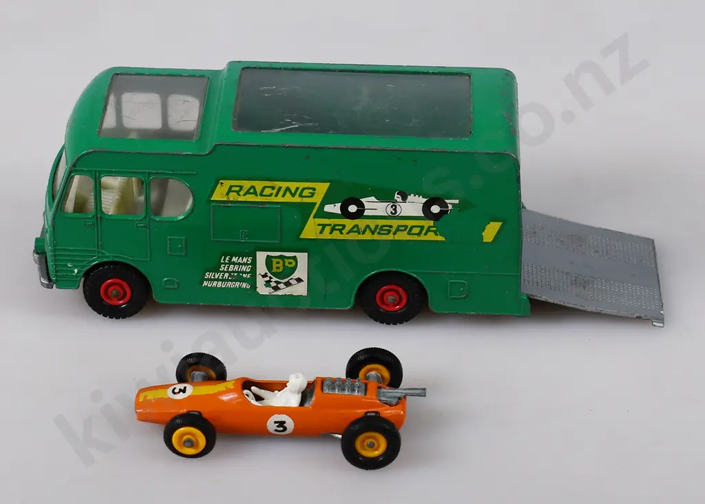 MATCHBOX M-6 RACING CAR TRANSPORTER Image 1++
