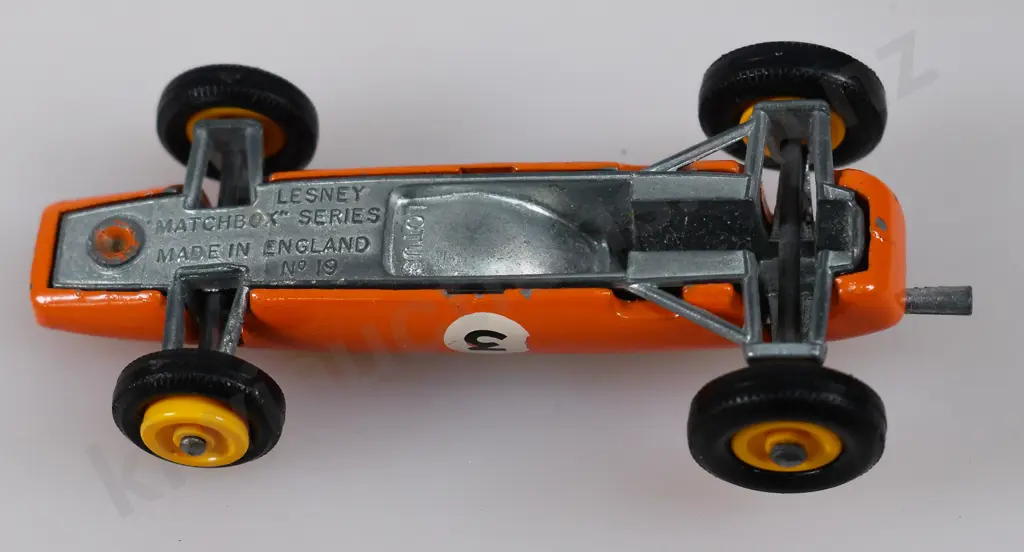 MATCHBOX M-6 RACING CAR TRANSPORTER Image 1++