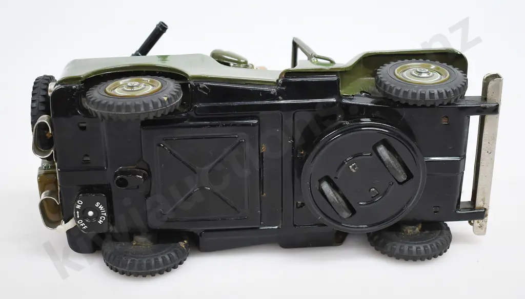 TIN PLATED BATTERY OPERATED ARMY JEEP Image 1++