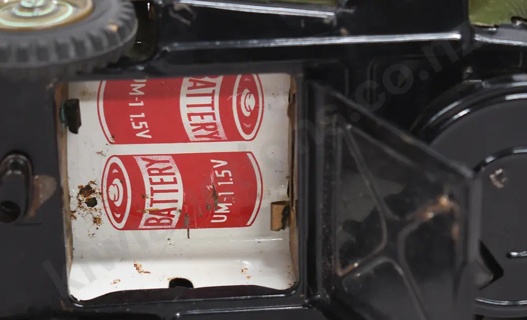TIN PLATED BATTERY OPERATED ARMY JEEP Image 1++