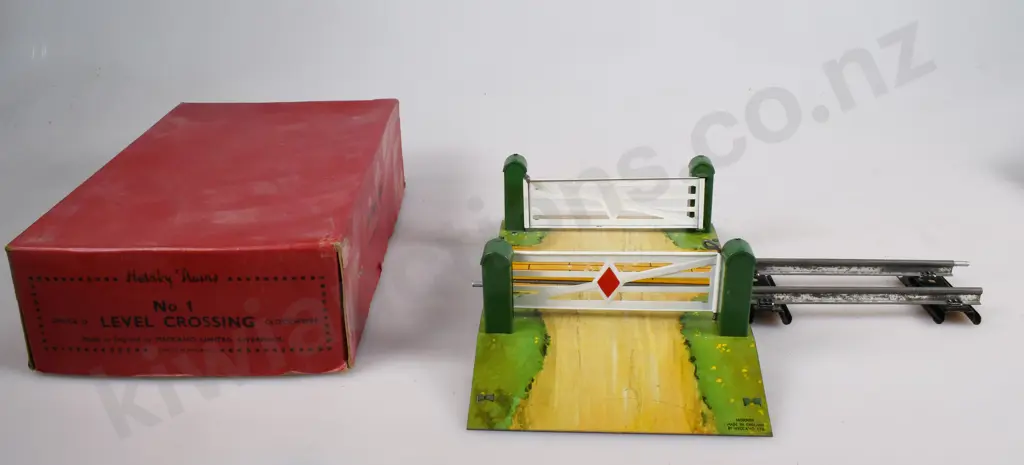 HORNBY TRAINS ACCESSORIES, LEVEL CROSSING, POINTS, IN ORIGINAL BOXES Image 1++
