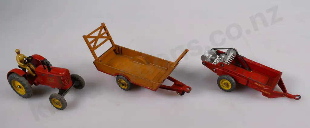 ASSORTED DINKY FARM TOYS Image 1++