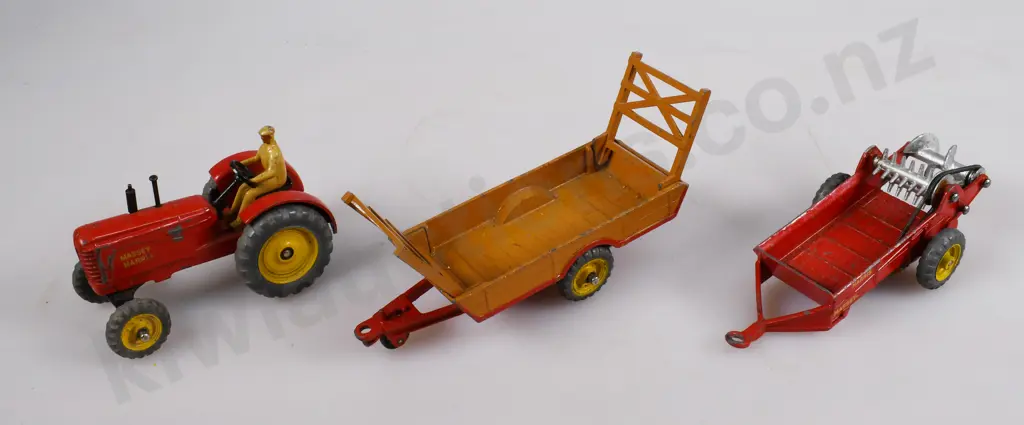 ASSORTED DINKY FARM TOYS Image 1++