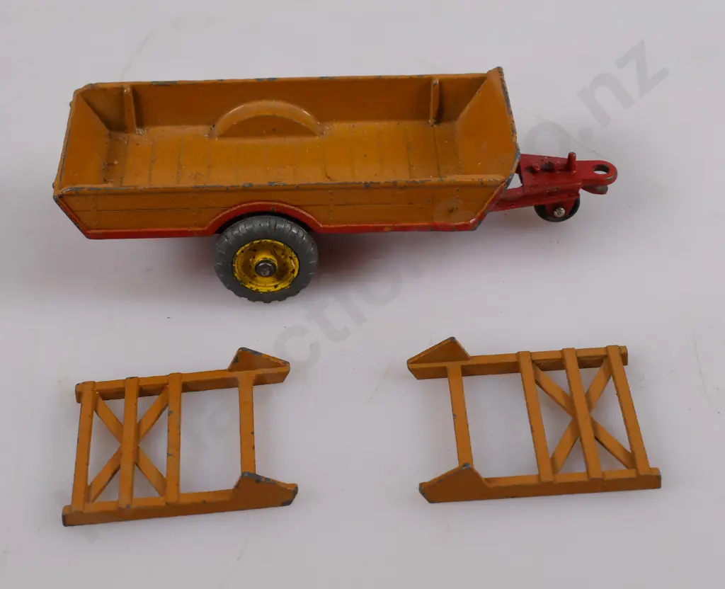 ASSORTED DINKY FARM TOYS Image 1++