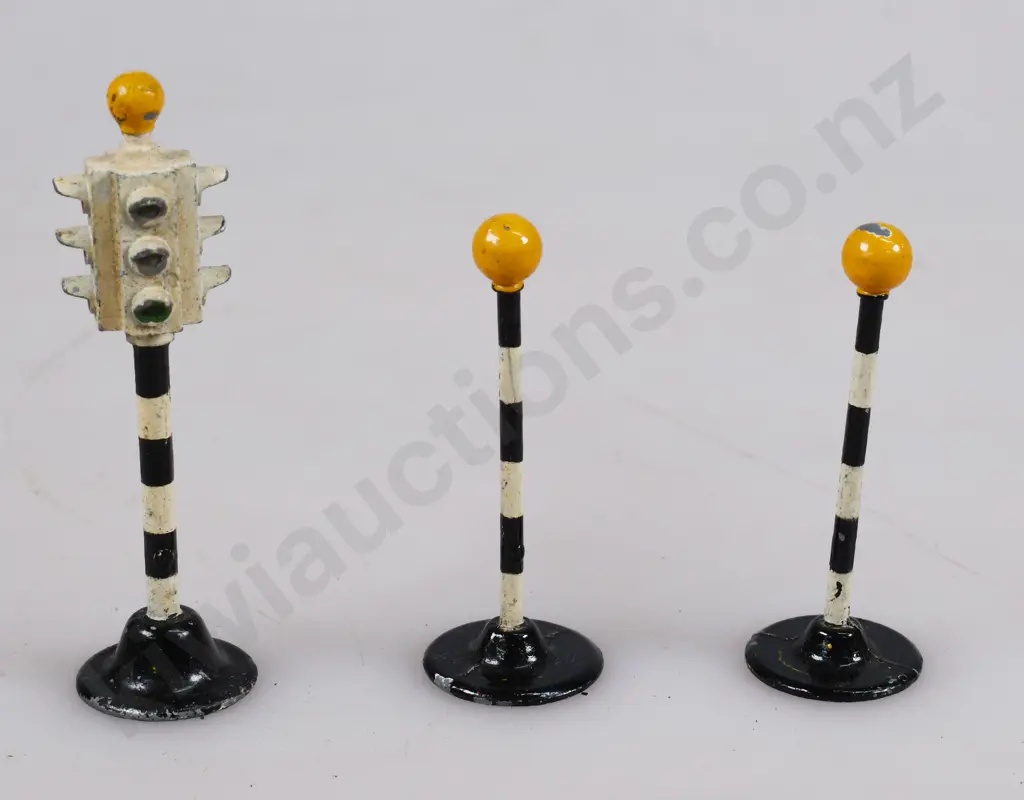 DINKY TOYS ACCESSORIES Image 1++