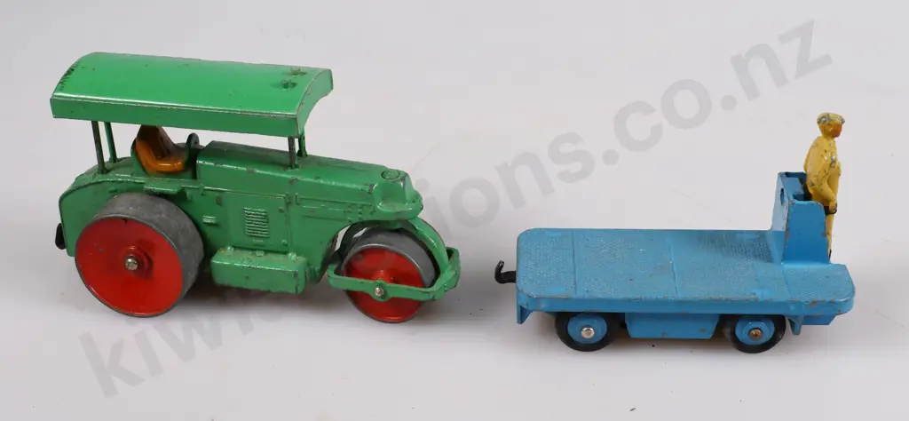 DINKY TOYS ASSORTED Image 1++