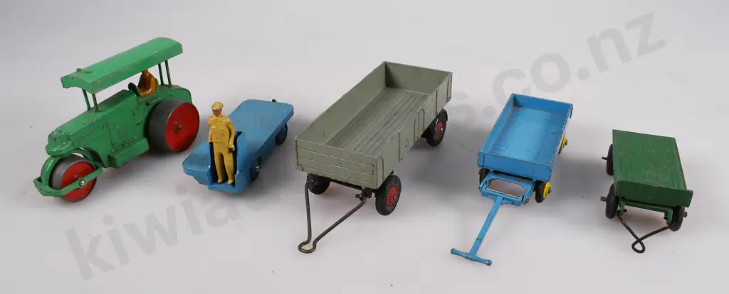 DINKY TOYS ASSORTED Image 1++