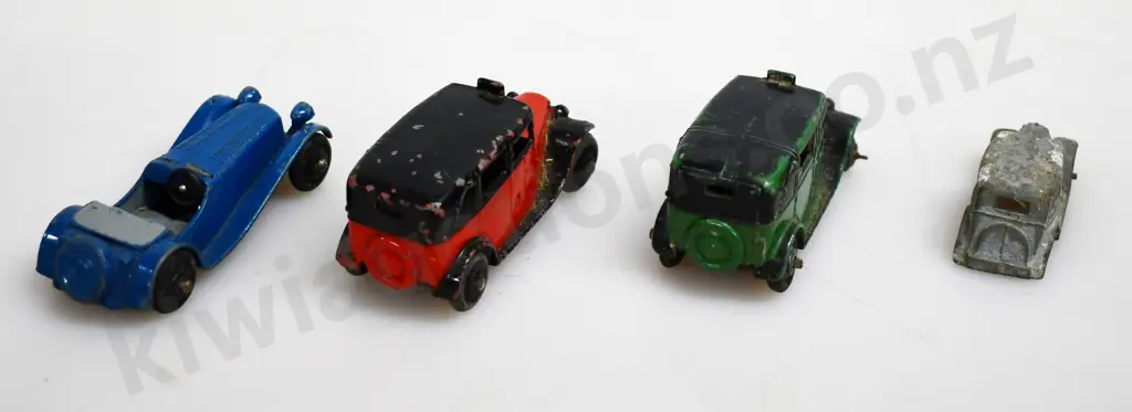 ASSORTED DINKY TOYS Image 1++