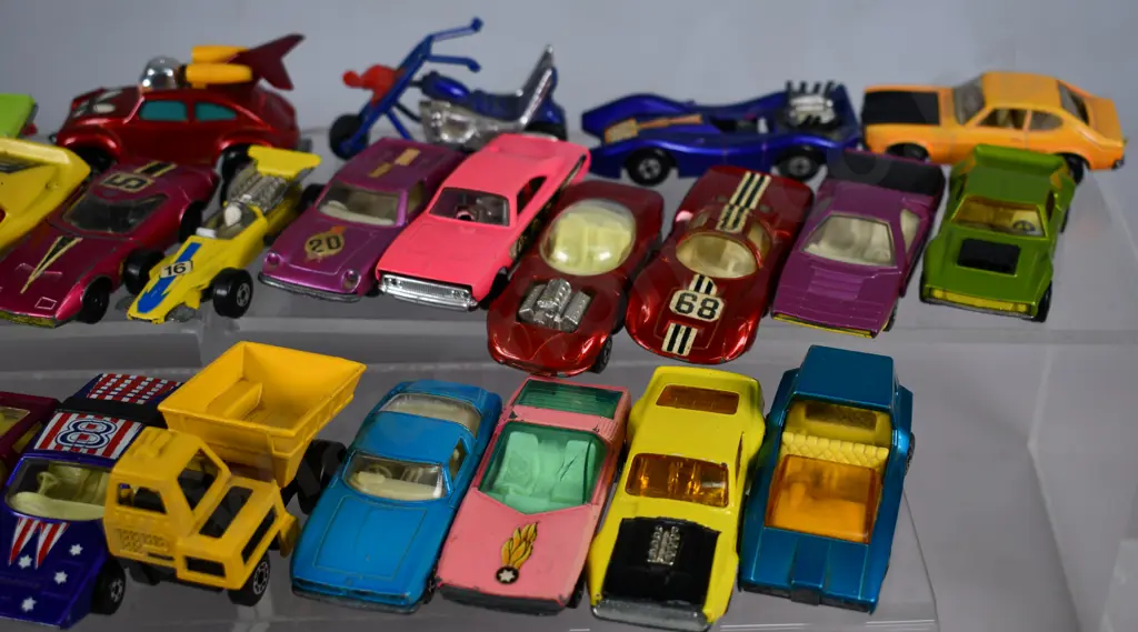 GROUP OF 29 ASSORTED MATCHBOX CARS Image 1++