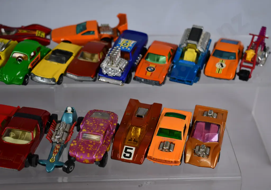 GROUP OF 25 ASSORTED MATCHBOX CARS Image 1++