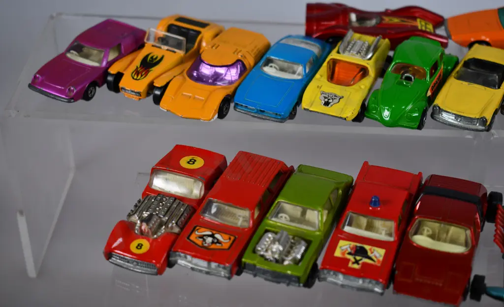 GROUP OF 25 ASSORTED MATCHBOX CARS Image 1++