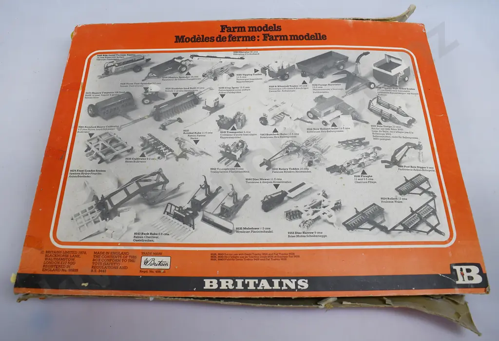 BRITAINS BOXED FARM MODEL SET Image 1++