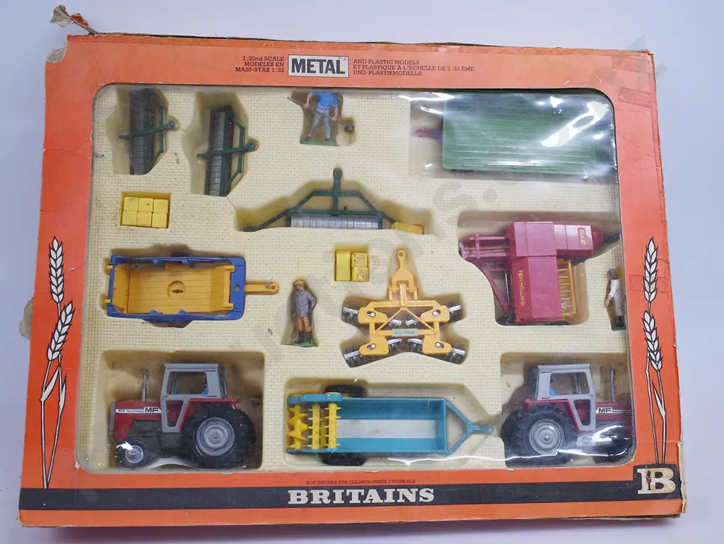 BRITAINS BOXED FARM MODEL SET Image 1++