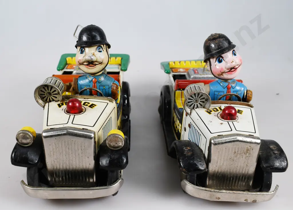 TIN PLATE, LITHOGRAPHED POLICE CARS NUMBER 5 Image 1++