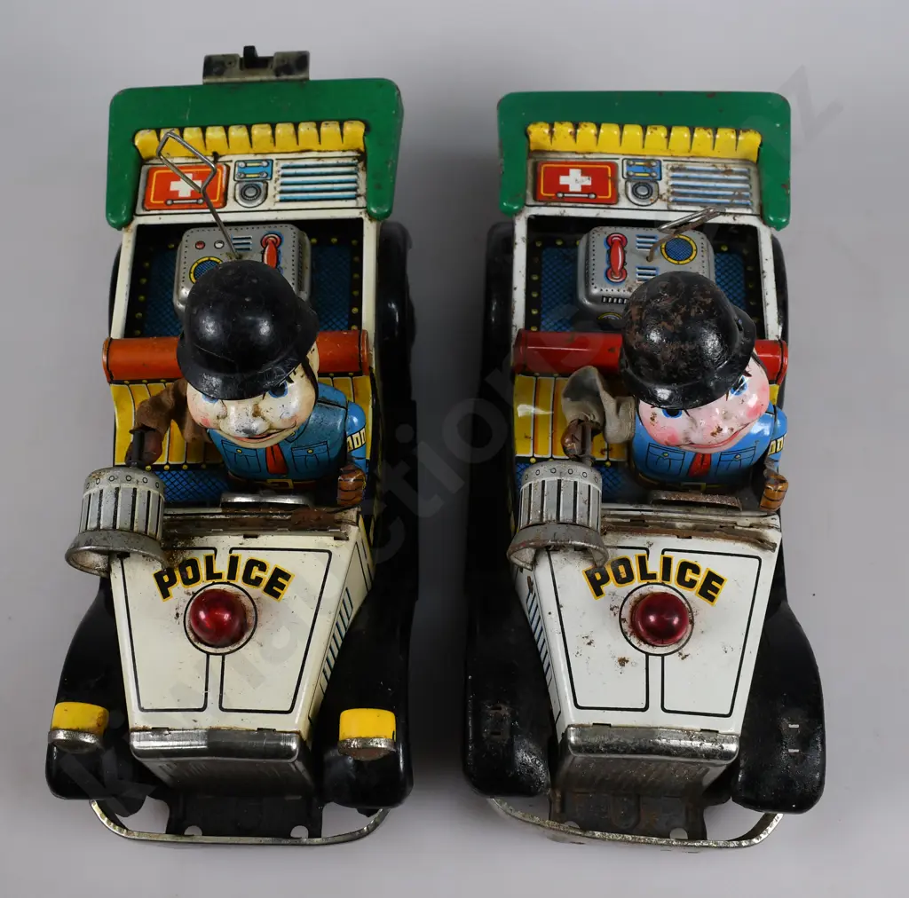 TIN PLATE, LITHOGRAPHED POLICE CARS NUMBER 5 Image 1++