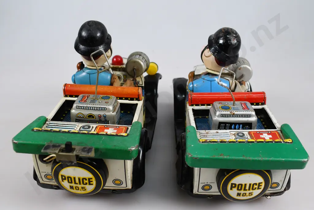 TIN PLATE, LITHOGRAPHED POLICE CARS NUMBER 5 Image 1++