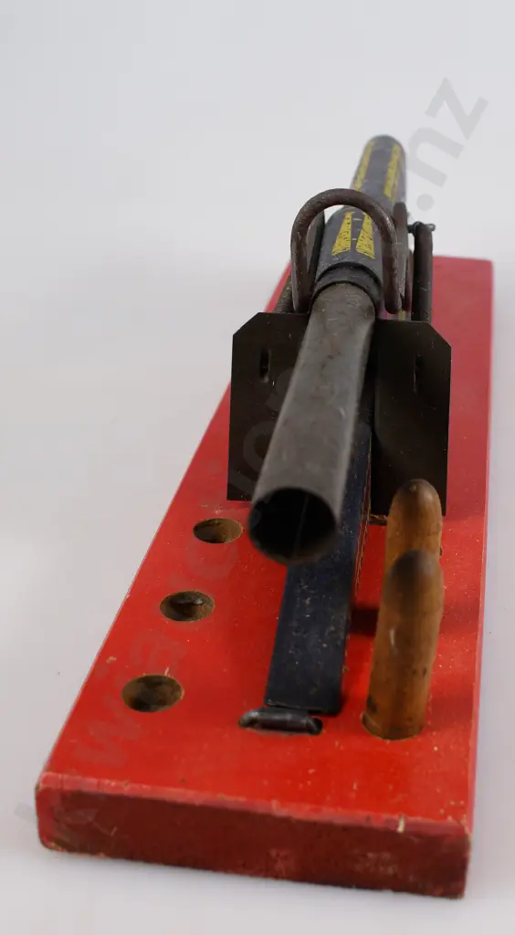 TIN TOY SEDGE GUN MODEL H83 Image 1++