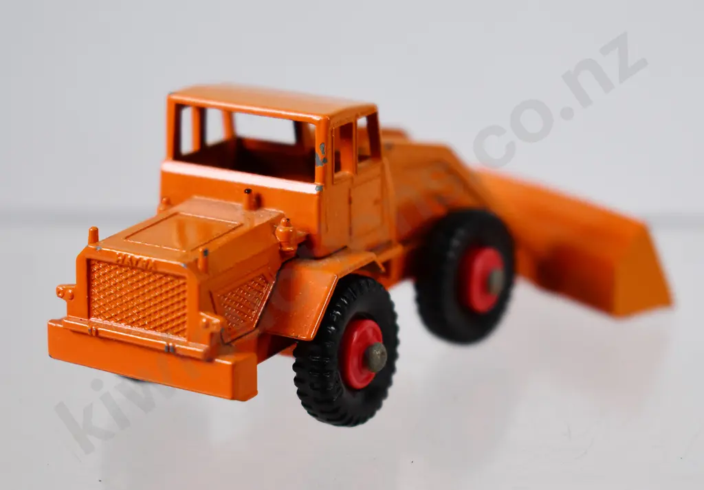 MATCHBOX SERIES HATRA TRACTOR SHOVEL NO. 69 Image 1++