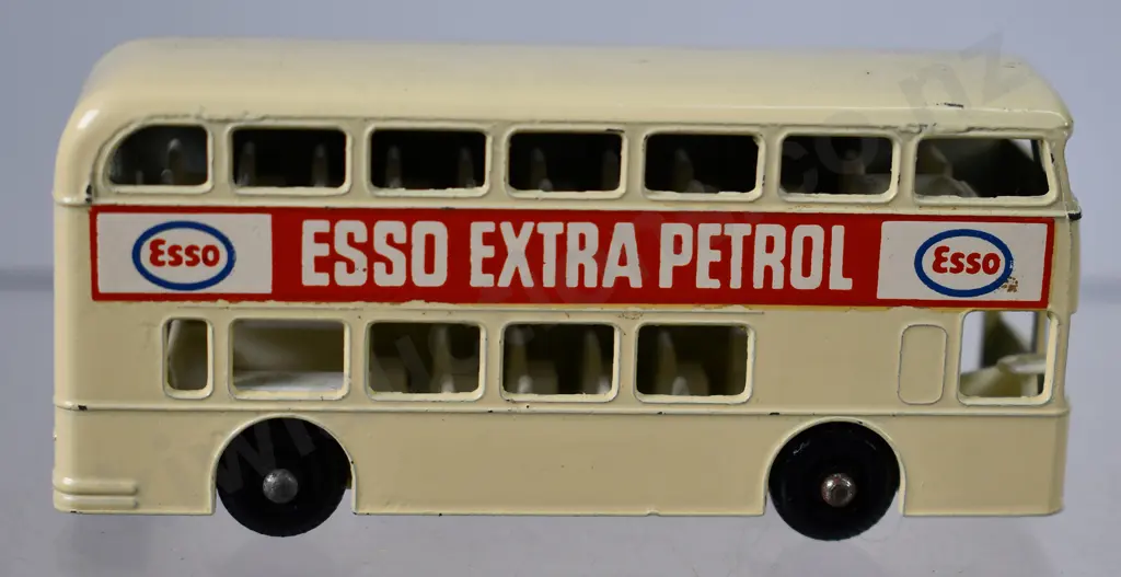 MATCHBOX SERIES DAIMLER BUS, NO.74 Image 1++