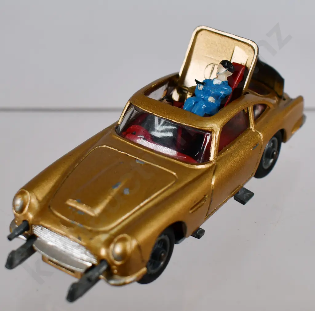 CORGI JAMES BOND ASTON MARTIN Image 1++