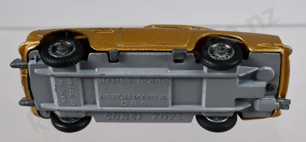 CORGI JAMES BOND ASTON MARTIN Image 1++