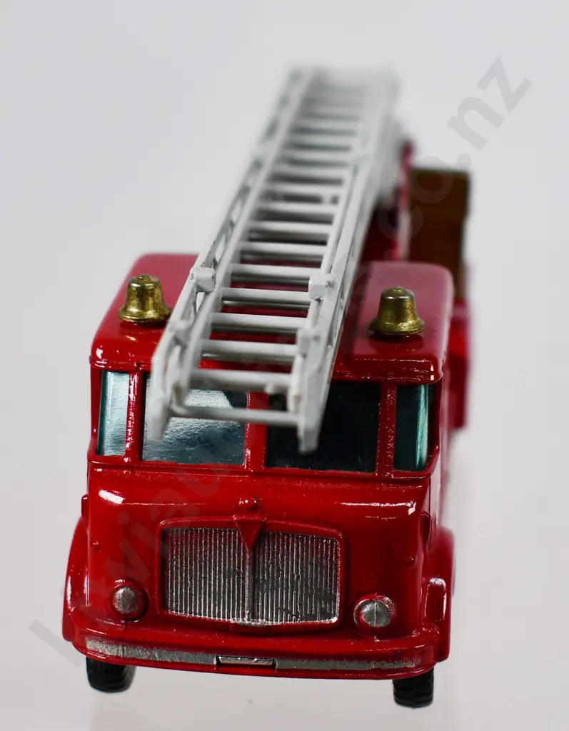 MATCHBOX K-15 MERRYWEATHER FIRE ENGINE Image 1++