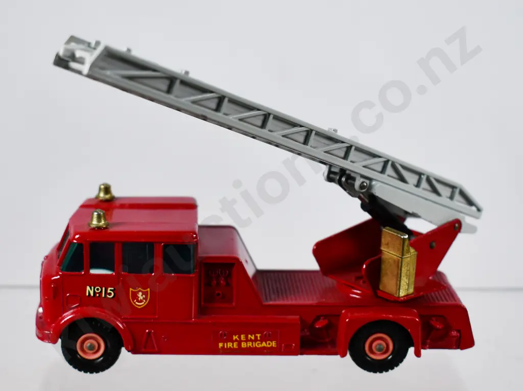 MATCHBOX K-15 MERRYWEATHER FIRE ENGINE Image 1++