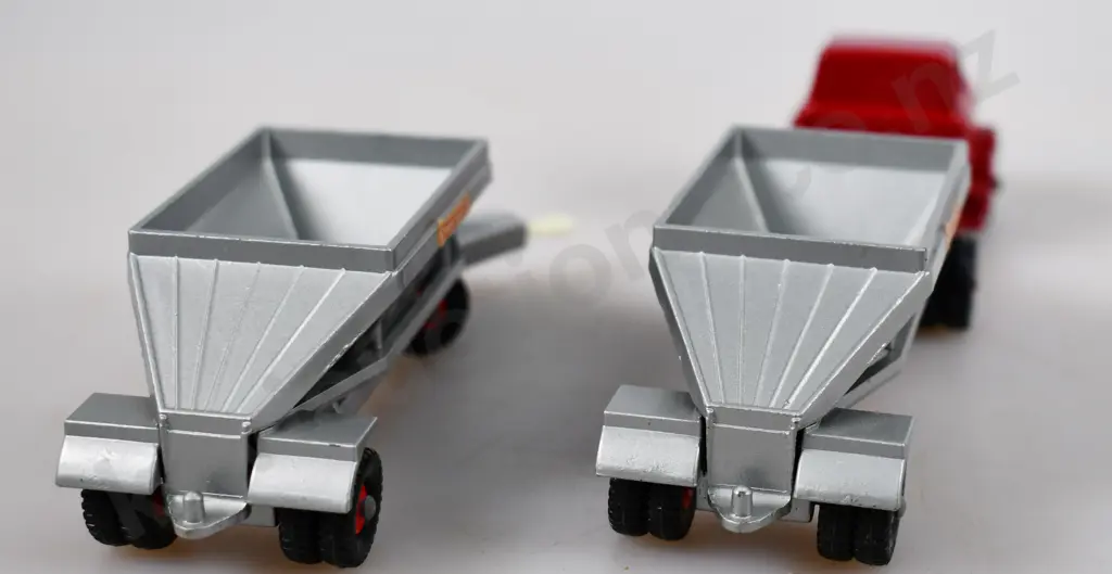 MATCHBOX K-15 FRUEHAUF HOPPER TRAIN Image 1++
