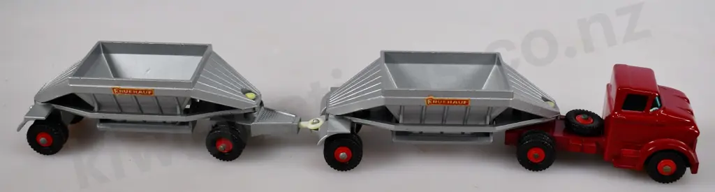 MATCHBOX K-15 FRUEHAUF HOPPER TRAIN Image 1++