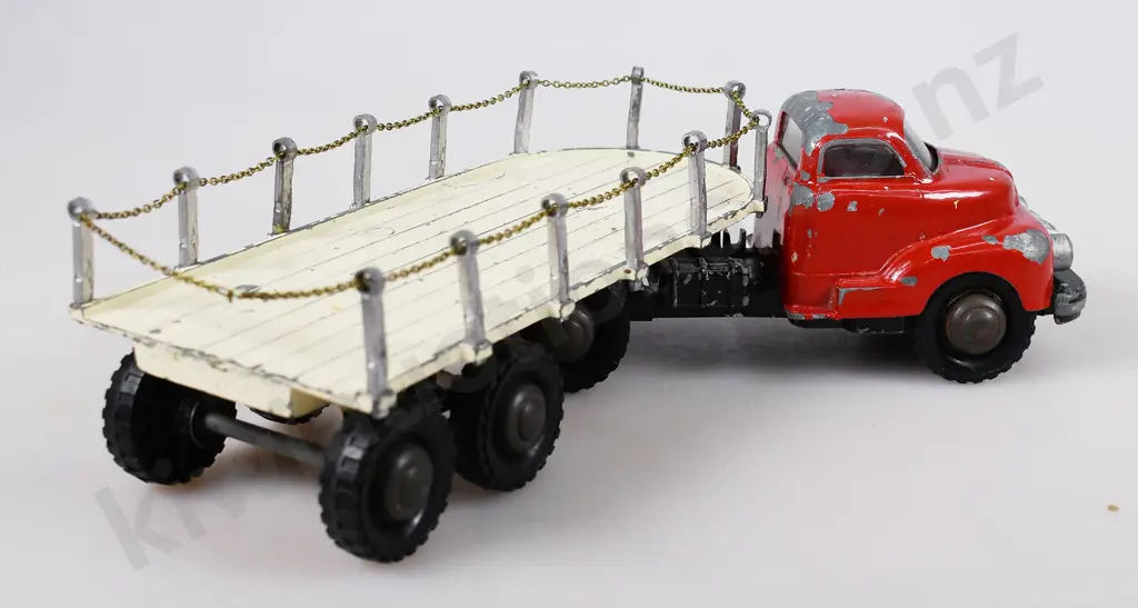LINCOLN TOYS MAJOR MODELS, FLAT ARTICULATED TRUCK WITH CHAINS Image 1++
