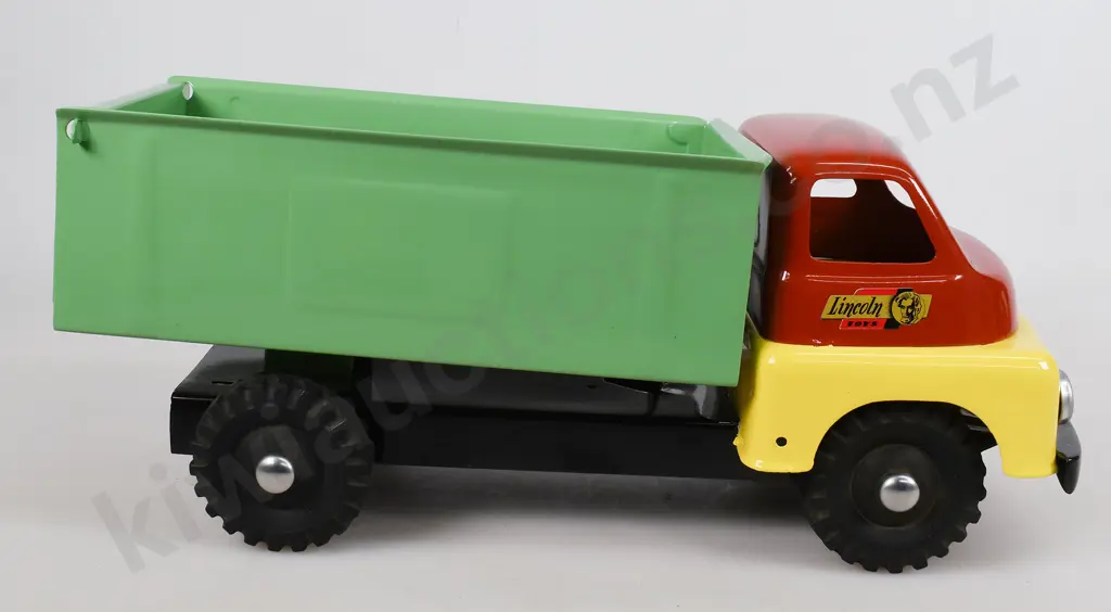 LINCOLN SUPER TOYS SAND & GRAVEL TRUCK Image 1++