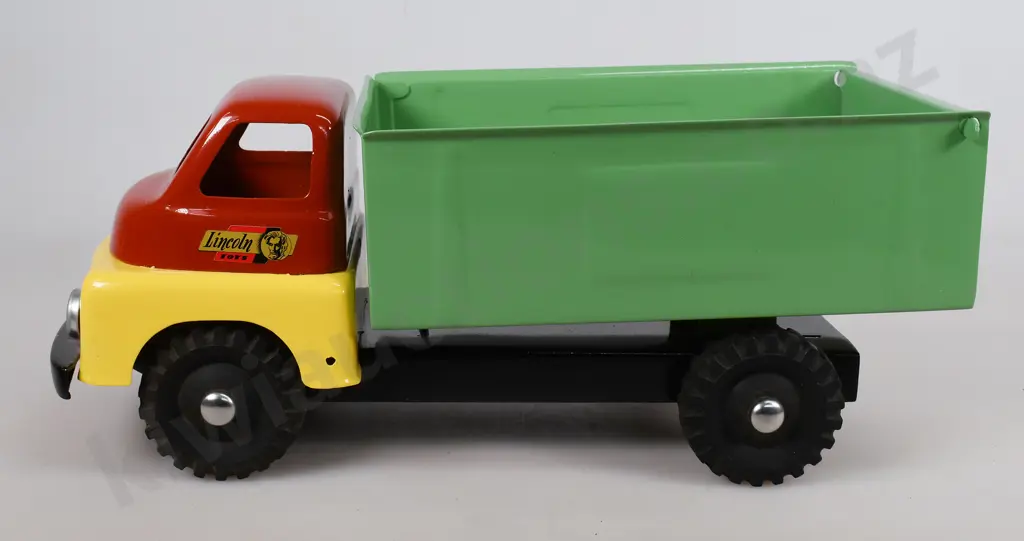 LINCOLN SUPER TOYS SAND & GRAVEL TRUCK Image 1++