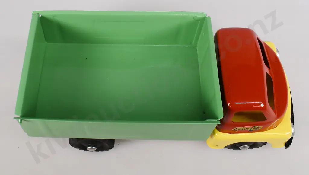 LINCOLN SUPER TOYS SAND & GRAVEL TRUCK Image 1++