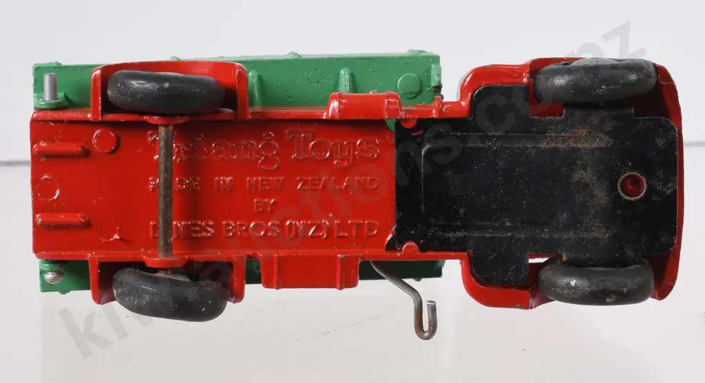 TRI-ANG TOYS LONG TIP TRUCK Image 1++