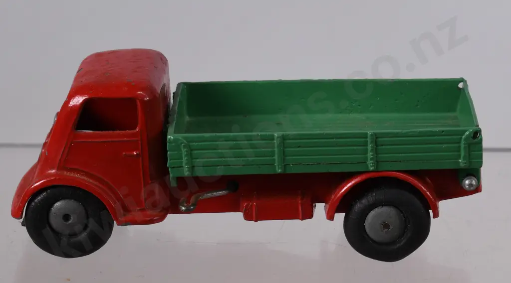 TRI-ANG TOYS LONG TIP TRUCK Image 1++