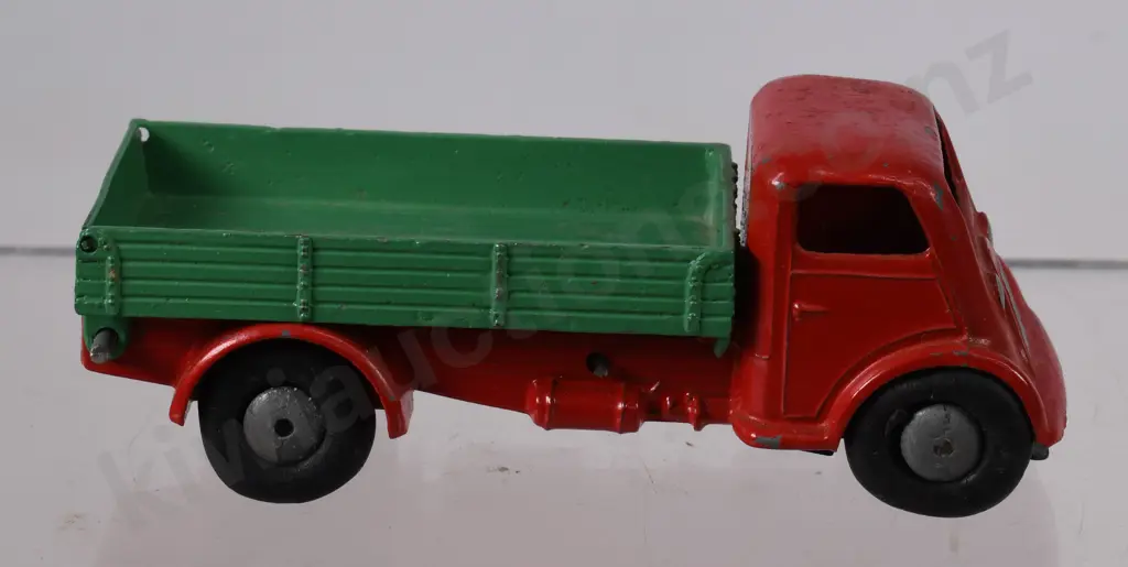 TRI-ANG TOYS LONG TIP TRUCK Image 1++