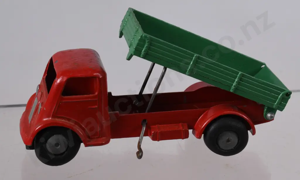 TRI-ANG TOYS LONG TIP TRUCK Image 1++