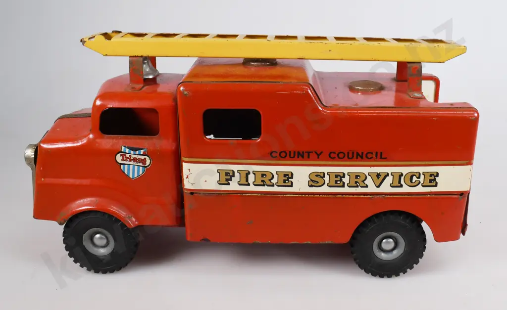 TRI-ANG JUNIOR SERIES FIRE ENGINE Image 1++