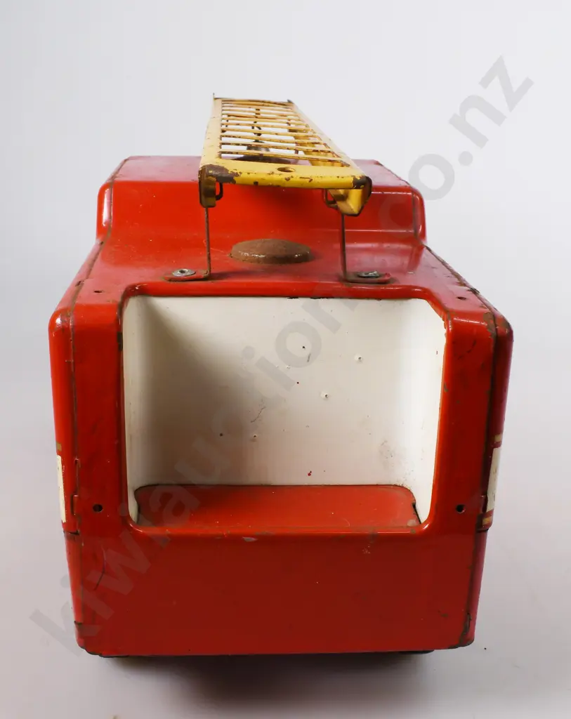 TRI-ANG JUNIOR SERIES FIRE ENGINE Image 1++