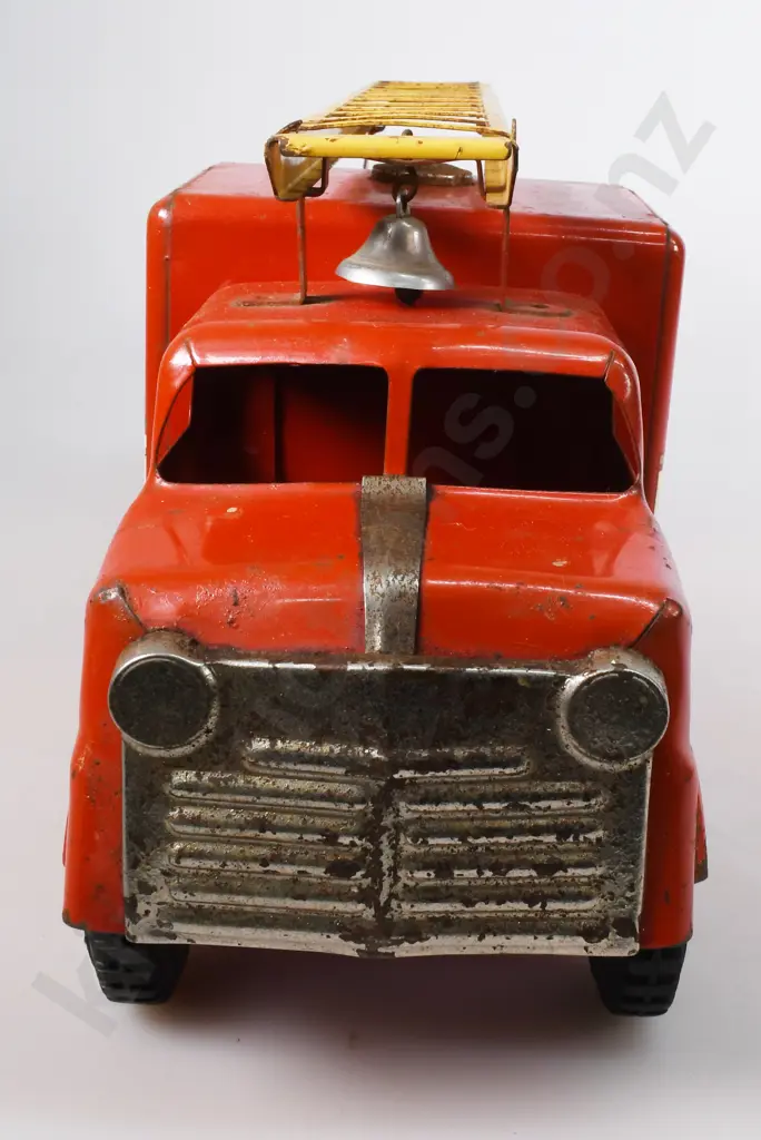 TRI-ANG JUNIOR SERIES FIRE ENGINE Image 1++