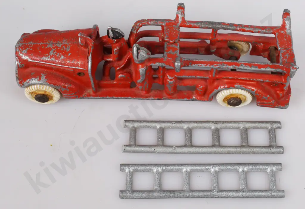 FUN HO LARGE FIRE ENGINE 105 Image 1++
