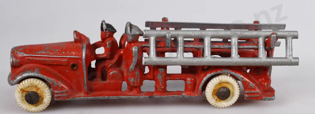 FUN HO LARGE FIRE ENGINE 105 Image 1++