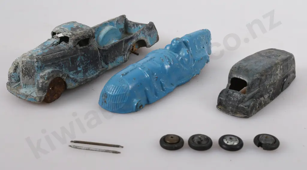 TINK-E TOYS ASSORTED JUNKYARD ITEMS Image 1++