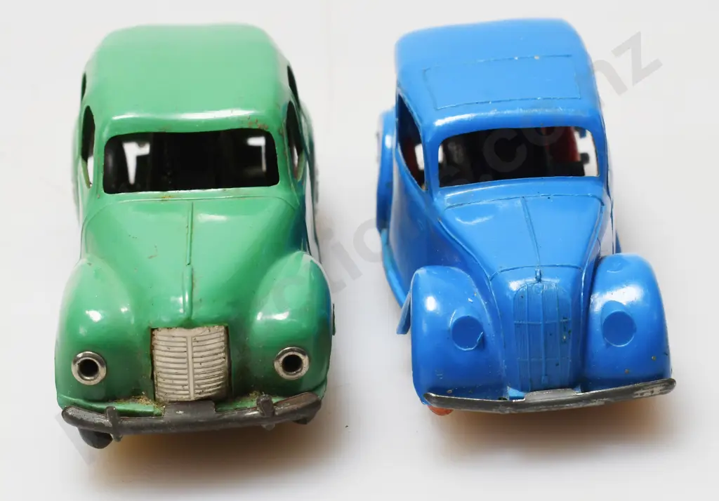 TRI-ANG MINIC SALOON CARS Image 1++